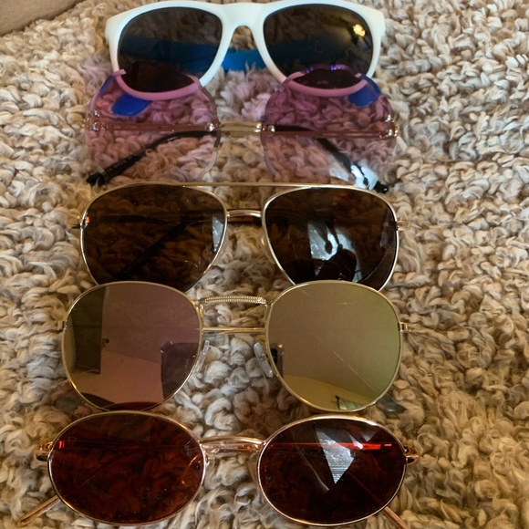 Sunglasses and cases - Picture 3 of 4